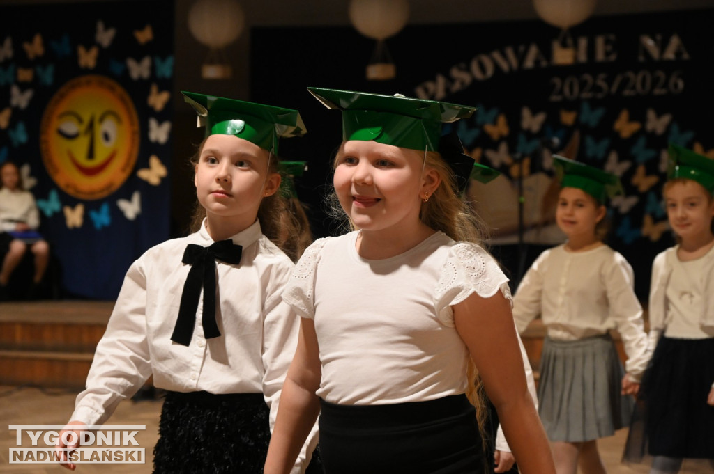 Pasowanie klas pierwszych w SP nr 10 w Tarnobrzegu