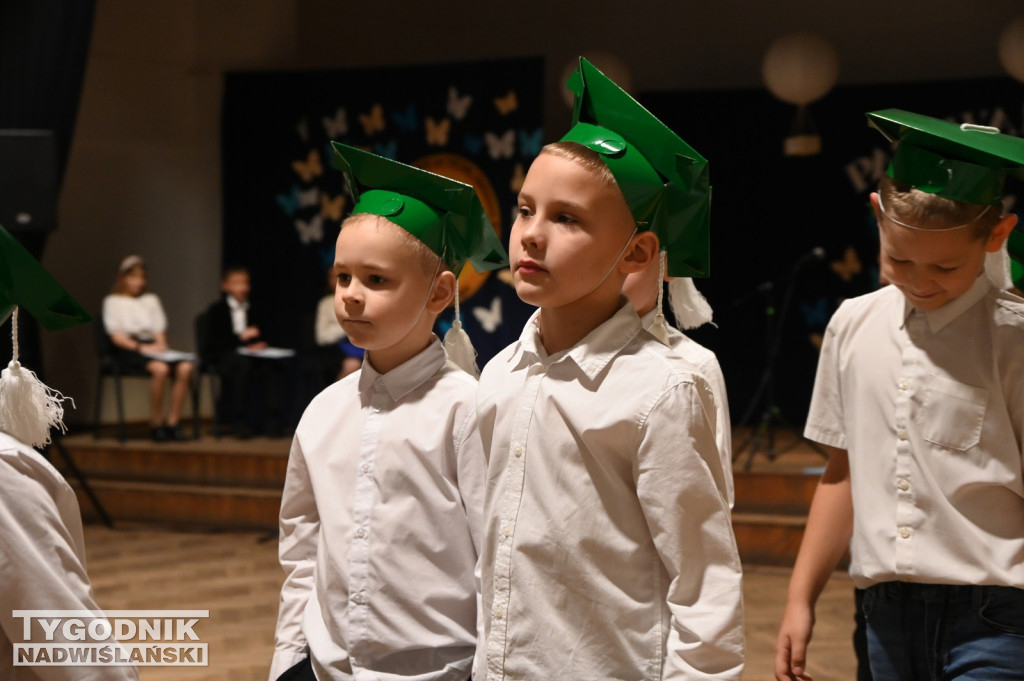 Pasowanie klas pierwszych w SP nr 10 w Tarnobrzegu