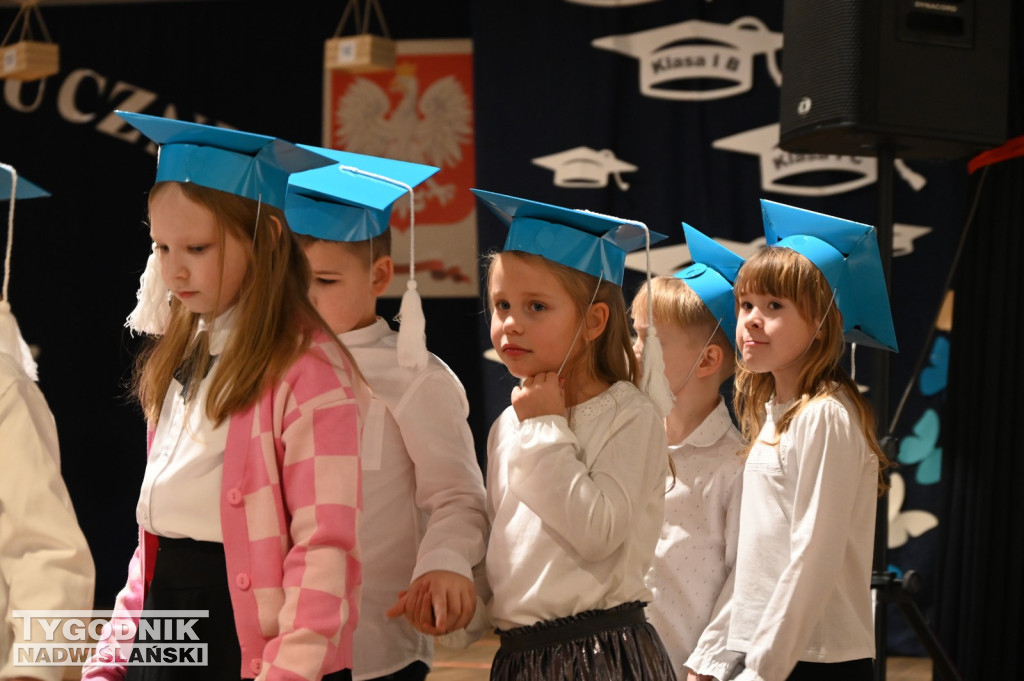 Pasowanie klas pierwszych w SP nr 10 w Tarnobrzegu