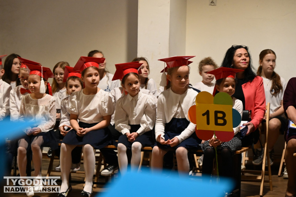 Pasowanie klas pierwszych w SP nr 10 w Tarnobrzegu