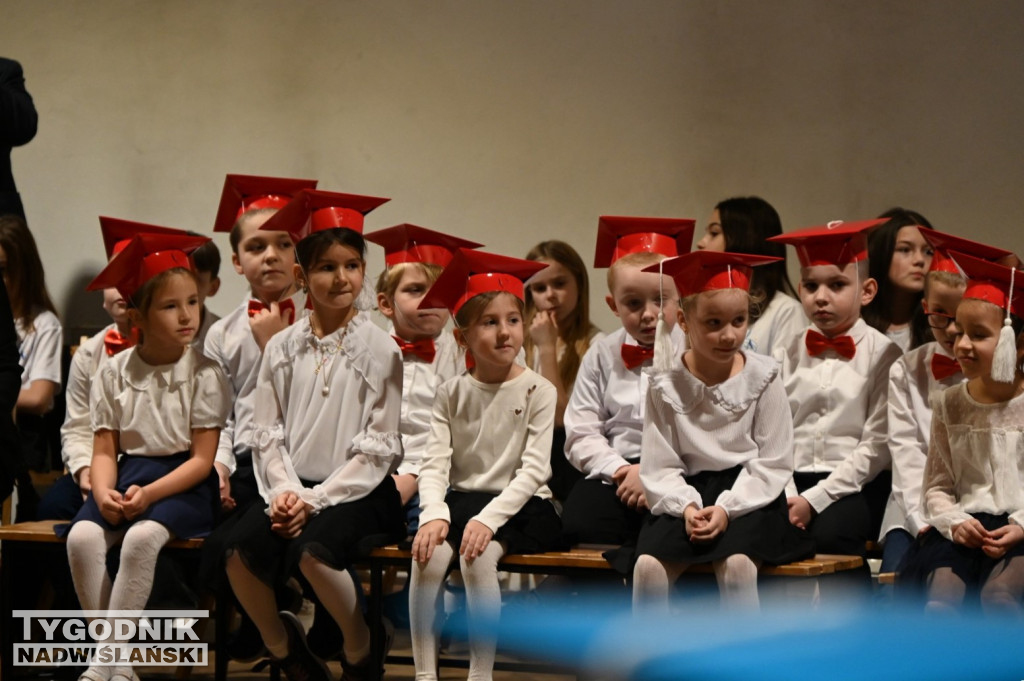 Pasowanie klas pierwszych w SP nr 10 w Tarnobrzegu
