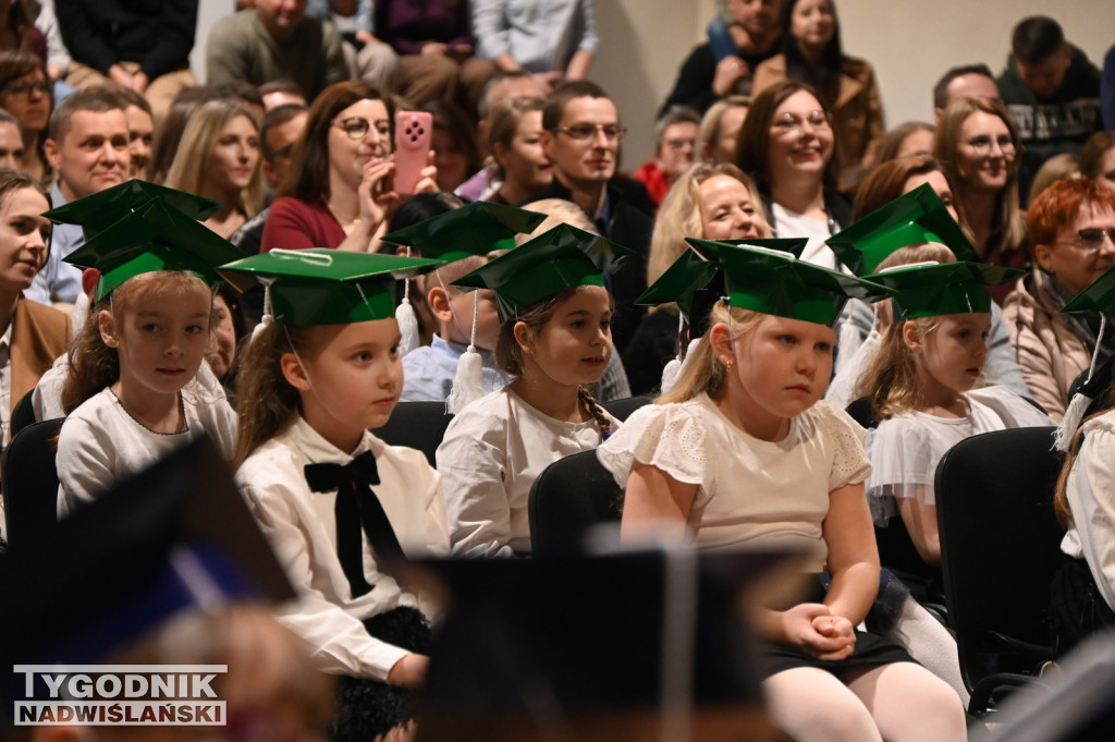 Pasowanie klas pierwszych w SP nr 10 w Tarnobrzegu