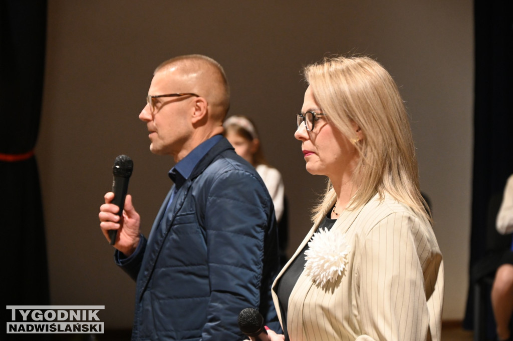 Pasowanie klas pierwszych w SP nr 10 w Tarnobrzegu