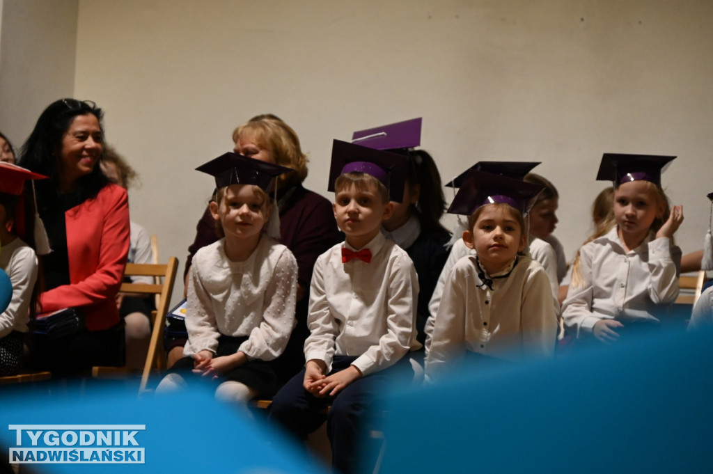 Pasowanie klas pierwszych w SP nr 10 w Tarnobrzegu