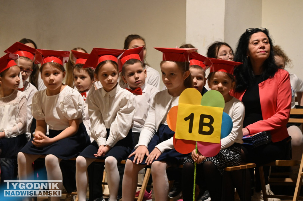 Pasowanie klas pierwszych w SP nr 10 w Tarnobrzegu