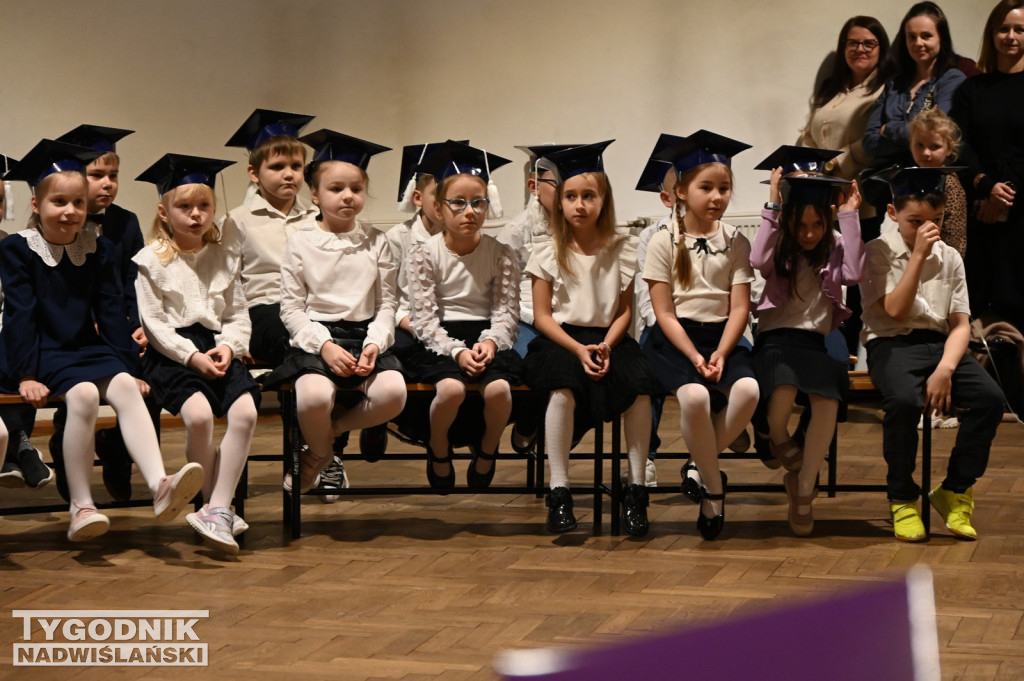 Pasowanie klas pierwszych w SP nr 10 w Tarnobrzegu