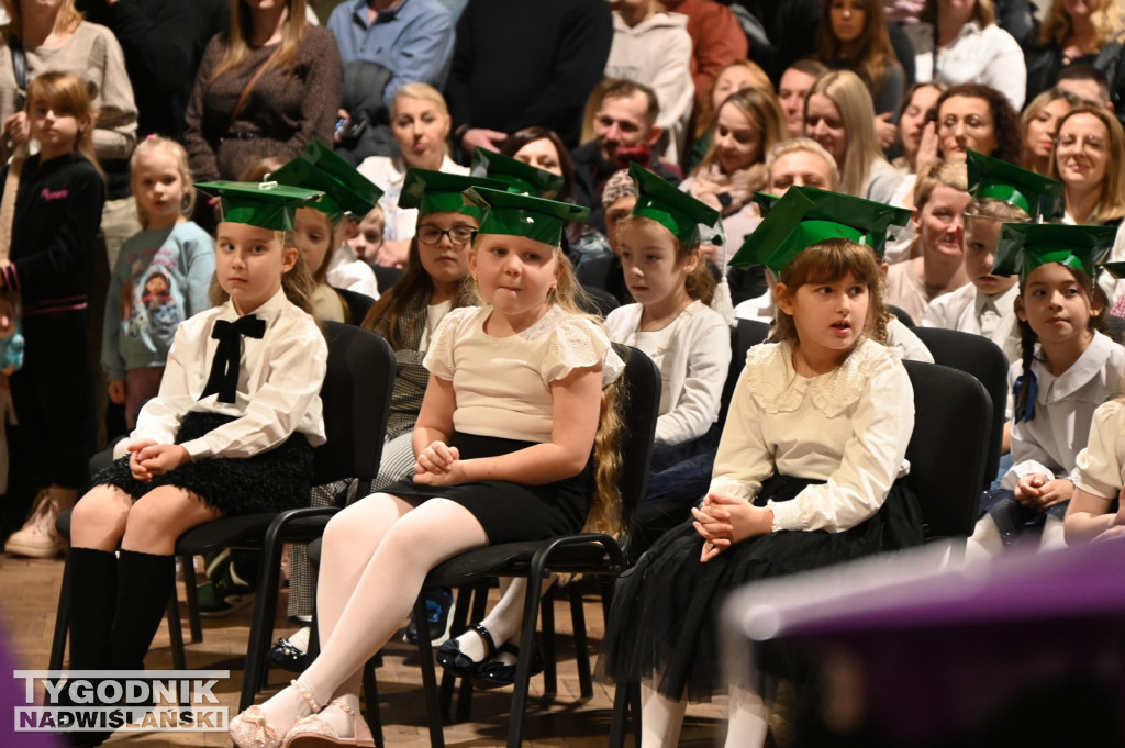 Pasowanie klas pierwszych w SP nr 10 w Tarnobrzegu