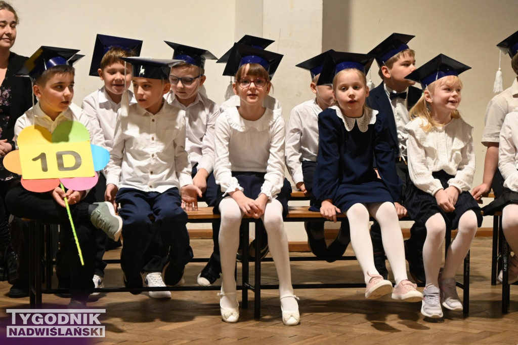 Pasowanie klas pierwszych w SP nr 10 w Tarnobrzegu