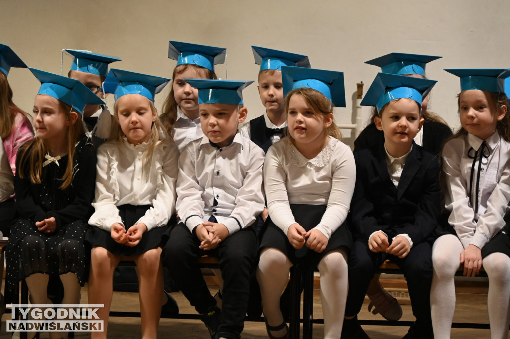 Pasowanie klas pierwszych w SP nr 10 w Tarnobrzegu