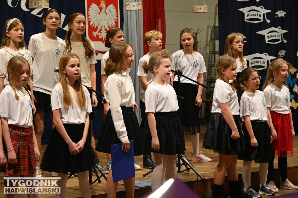 Pasowanie klas pierwszych w SP nr 10 w Tarnobrzegu