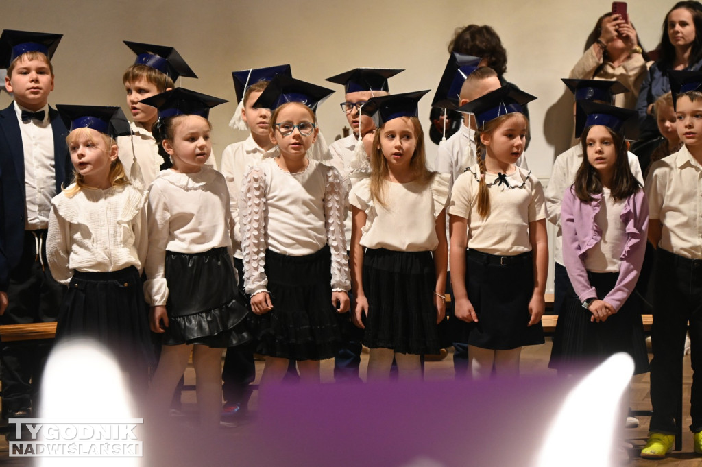 Pasowanie klas pierwszych w SP nr 10 w Tarnobrzegu