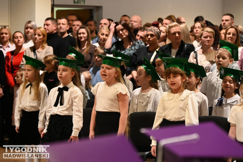 Pasowanie klas pierwszych w SP nr 10 w Tarnobrzegu