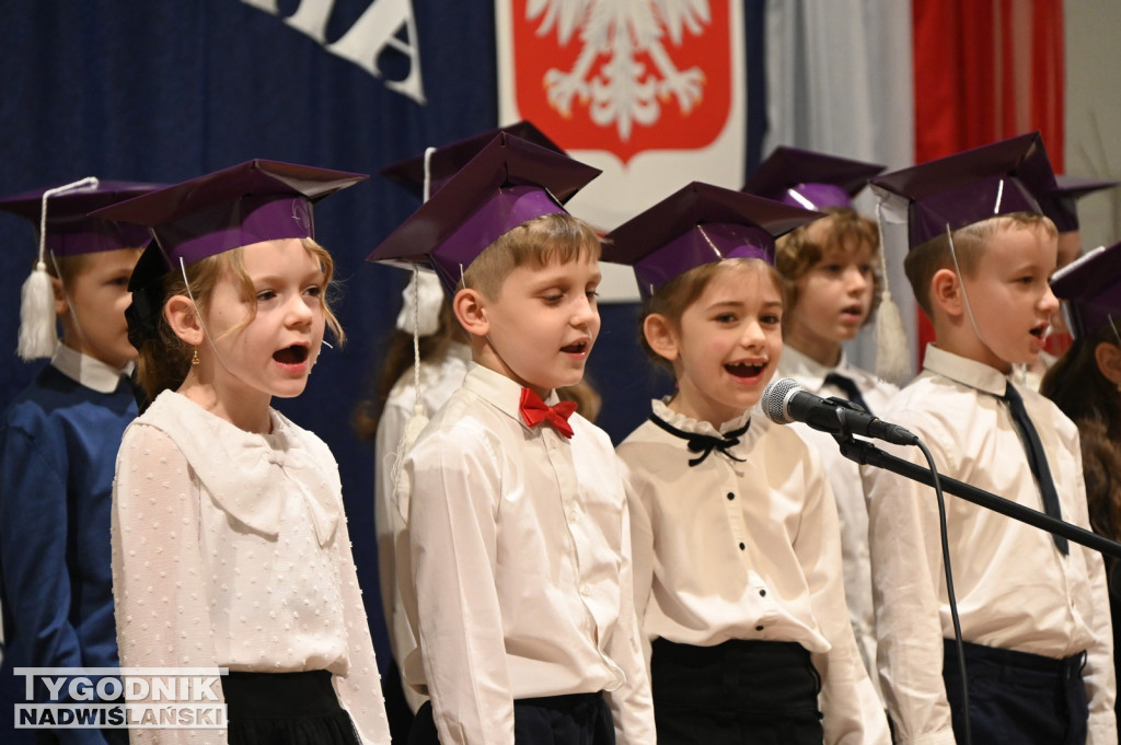 Pasowanie klas pierwszych w SP nr 10 w Tarnobrzegu