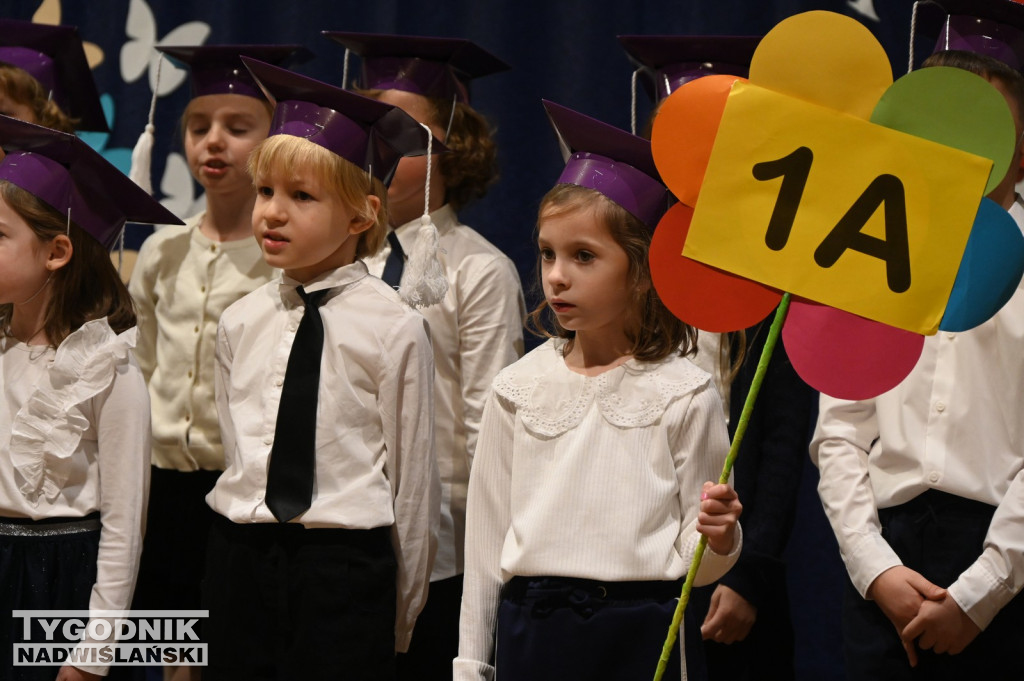 Pasowanie klas pierwszych w SP nr 10 w Tarnobrzegu