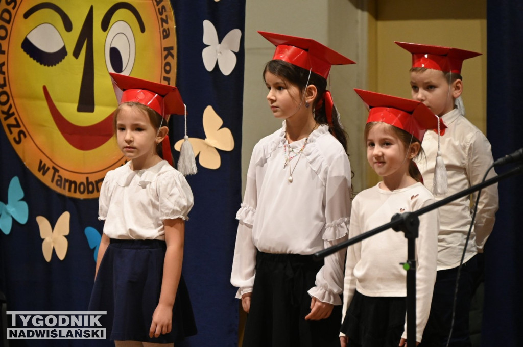 Pasowanie klas pierwszych w SP nr 10 w Tarnobrzegu