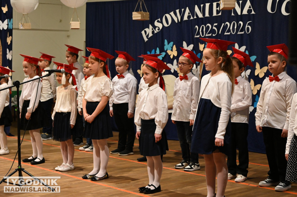 Pasowanie klas pierwszych w SP nr 10 w Tarnobrzegu