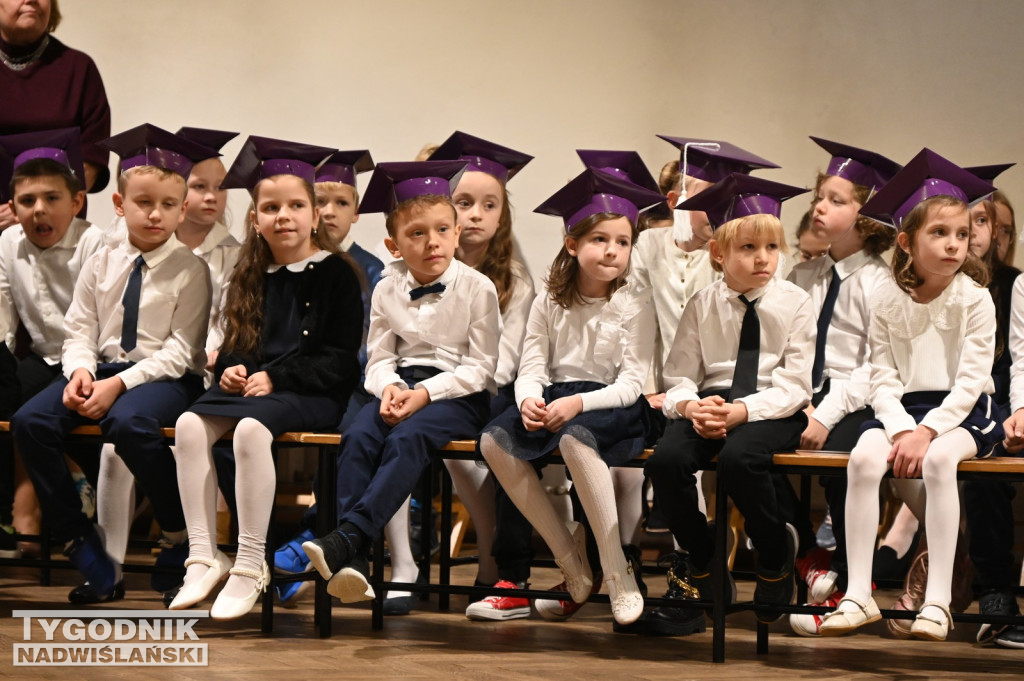 Pasowanie klas pierwszych w SP nr 10 w Tarnobrzegu