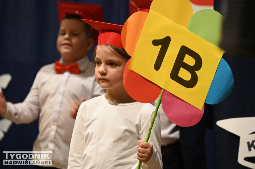 Pasowanie klas pierwszych w SP nr 10 w Tarnobrzegu