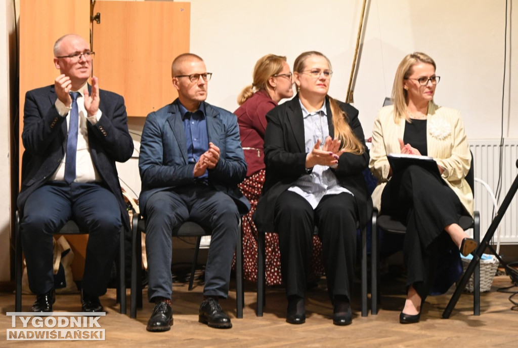 Pasowanie klas pierwszych w SP nr 10 w Tarnobrzegu