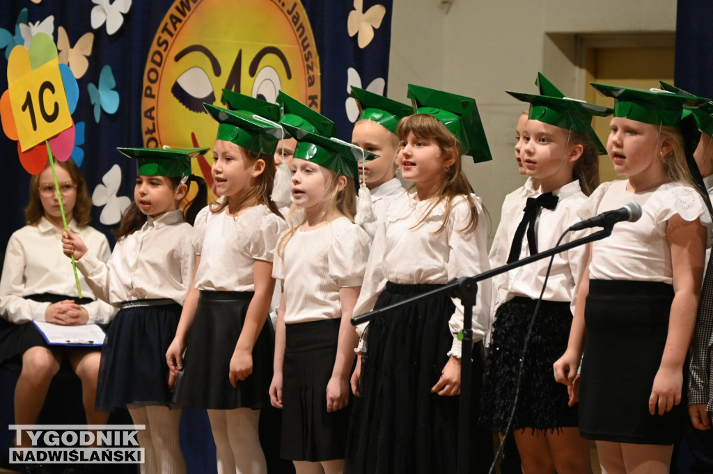 Pasowanie klas pierwszych w SP nr 10 w Tarnobrzegu