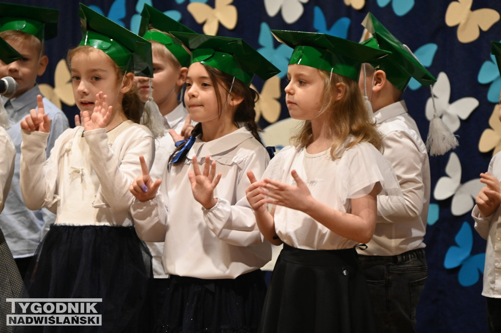 Pasowanie klas pierwszych w SP nr 10 w Tarnobrzegu