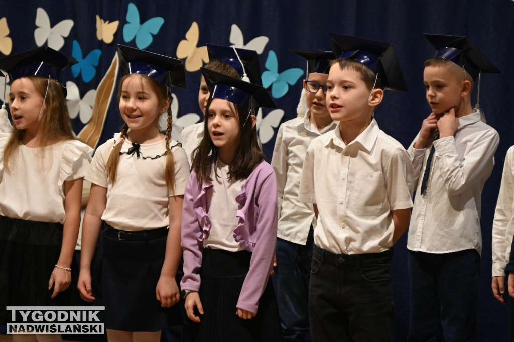 Pasowanie klas pierwszych w SP nr 10 w Tarnobrzegu