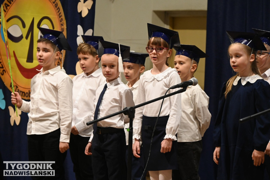 Pasowanie klas pierwszych w SP nr 10 w Tarnobrzegu