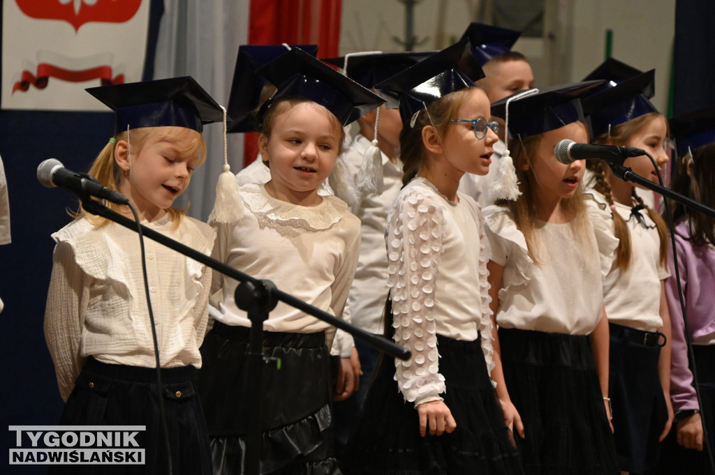 Pasowanie klas pierwszych w SP nr 10 w Tarnobrzegu