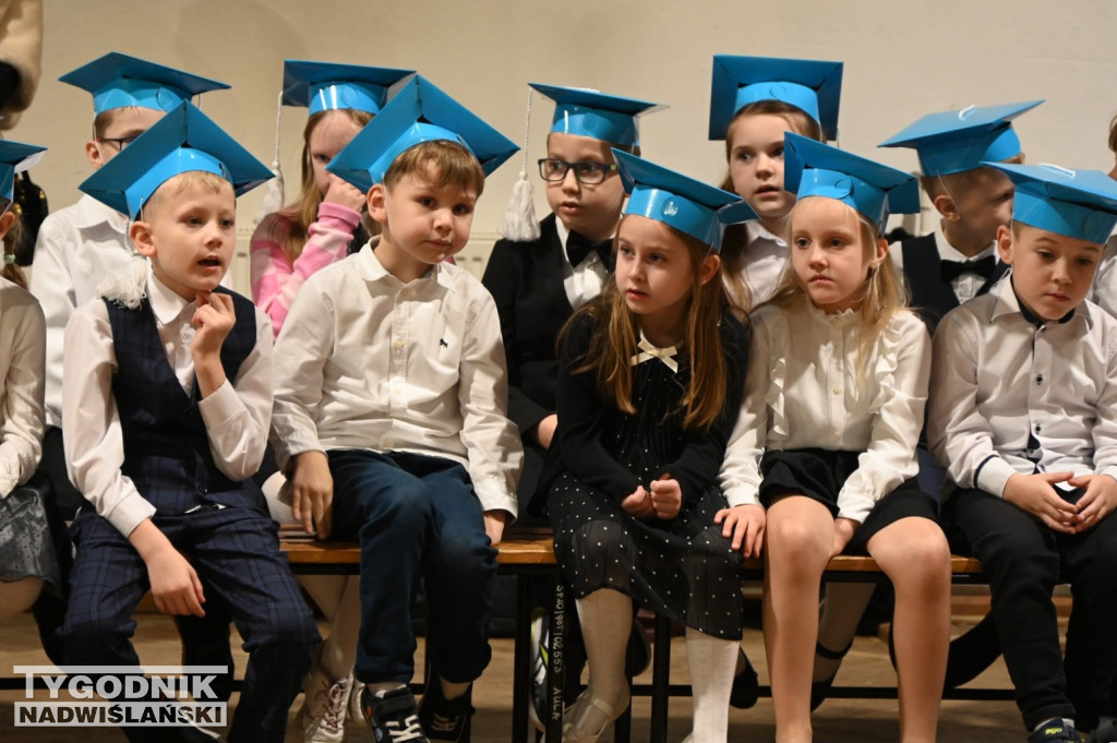 Pasowanie klas pierwszych w SP nr 10 w Tarnobrzegu