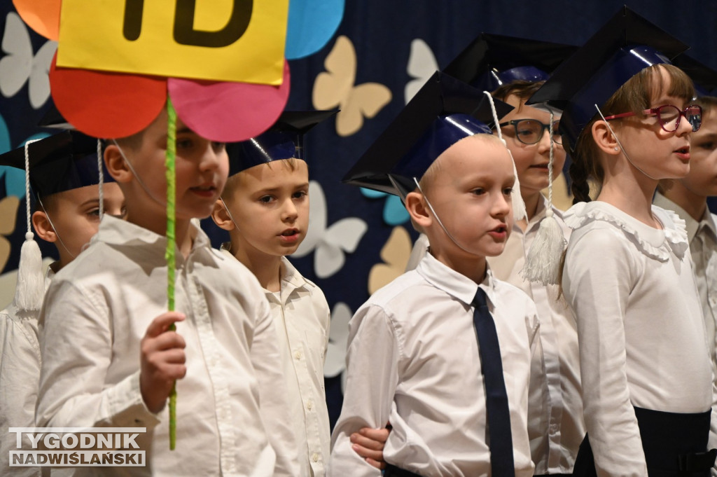 Pasowanie klas pierwszych w SP nr 10 w Tarnobrzegu