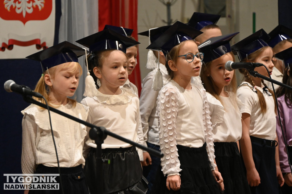 Pasowanie klas pierwszych w SP nr 10 w Tarnobrzegu