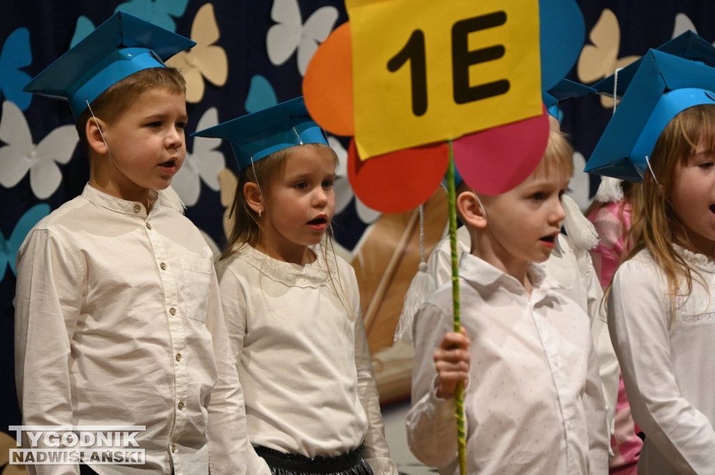 Pasowanie klas pierwszych w SP nr 10 w Tarnobrzegu