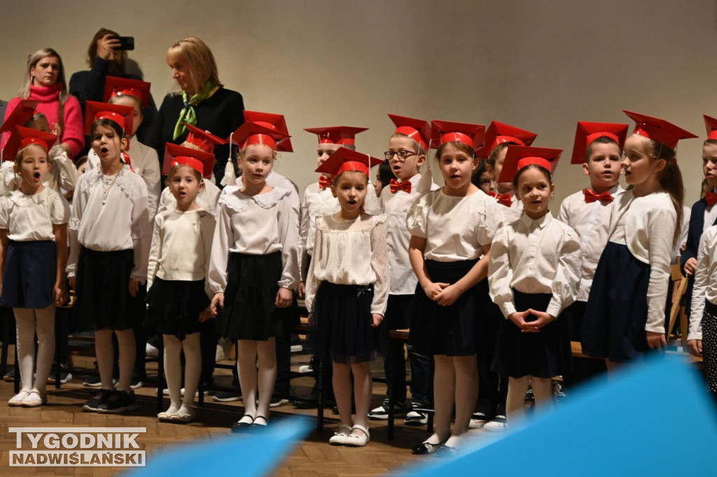 Pasowanie klas pierwszych w SP nr 10 w Tarnobrzegu