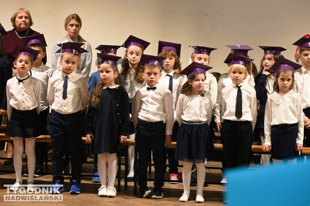 Pasowanie klas pierwszych w SP nr 10 w Tarnobrzegu