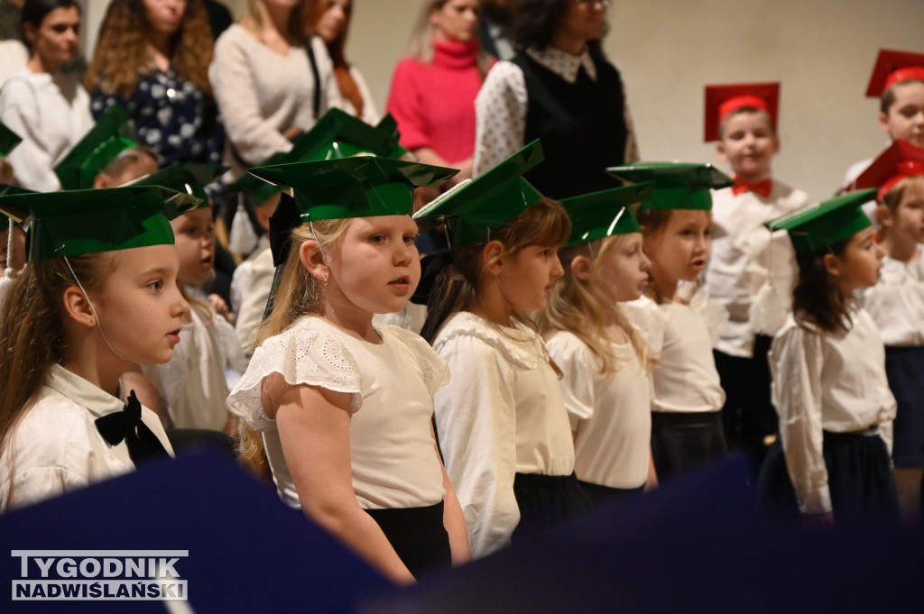 Pasowanie klas pierwszych w SP nr 10 w Tarnobrzegu