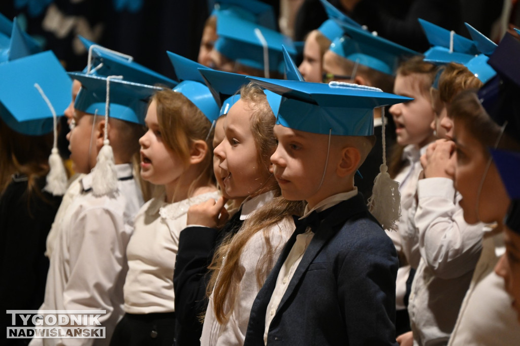 Pasowanie klas pierwszych w SP nr 10 w Tarnobrzegu