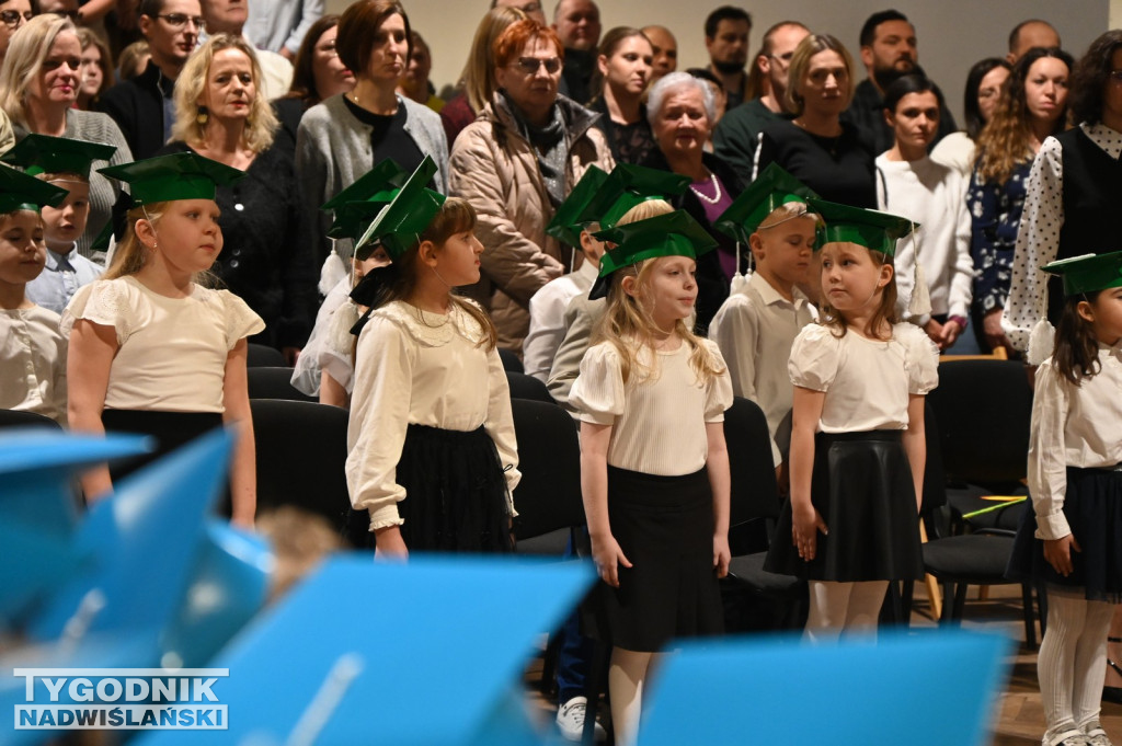 Pasowanie klas pierwszych w SP nr 10 w Tarnobrzegu