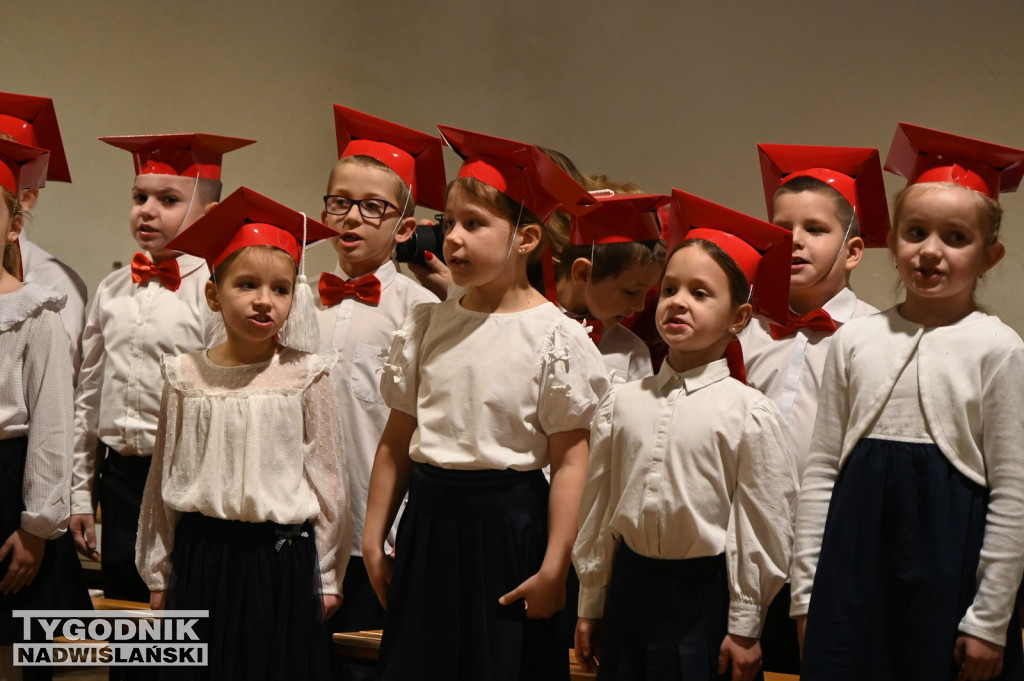 Pasowanie klas pierwszych w SP nr 10 w Tarnobrzegu