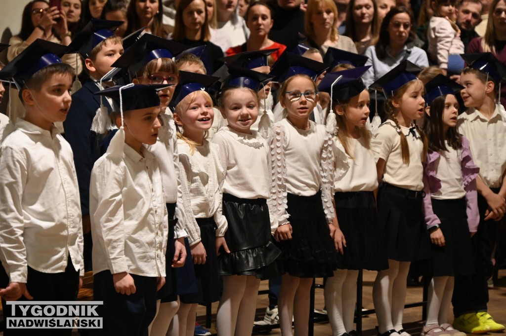Pasowanie klas pierwszych w SP nr 10 w Tarnobrzegu