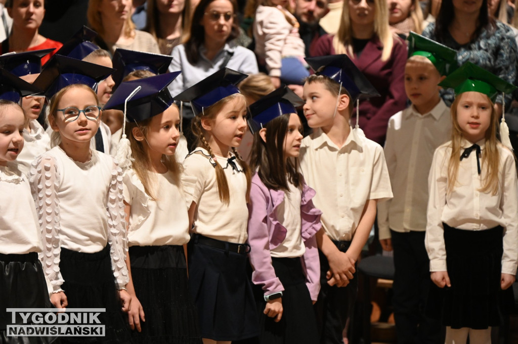 Pasowanie klas pierwszych w SP nr 10 w Tarnobrzegu