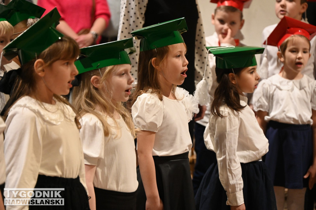 Pasowanie klas pierwszych w SP nr 10 w Tarnobrzegu