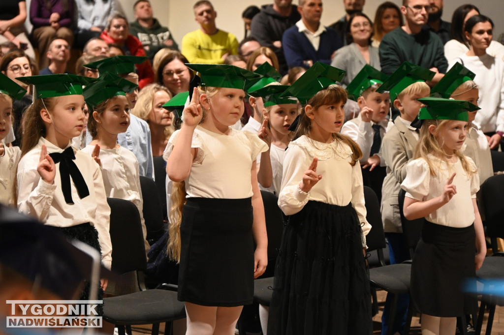 Pasowanie klas pierwszych w SP nr 10 w Tarnobrzegu