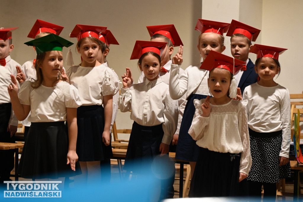 Pasowanie klas pierwszych w SP nr 10 w Tarnobrzegu