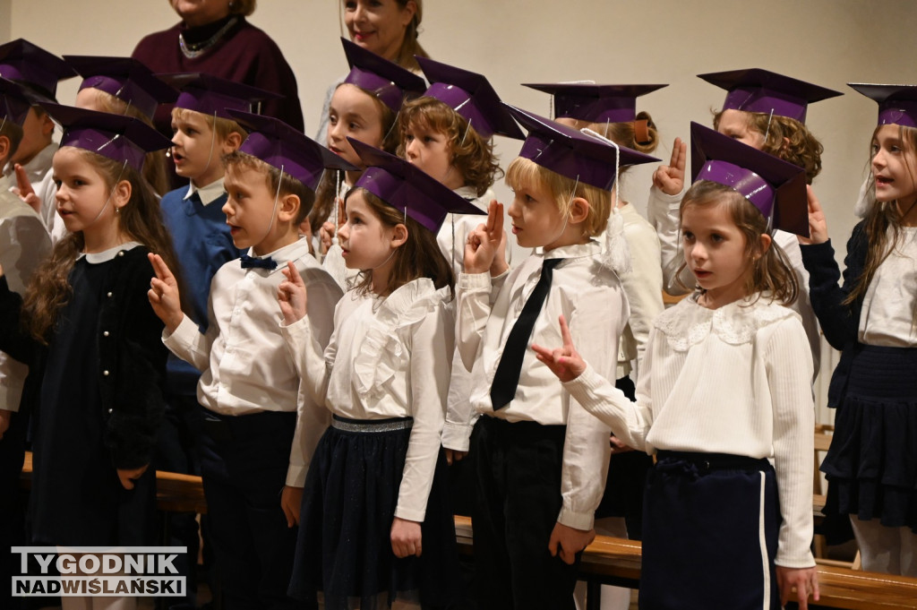 Pasowanie klas pierwszych w SP nr 10 w Tarnobrzegu