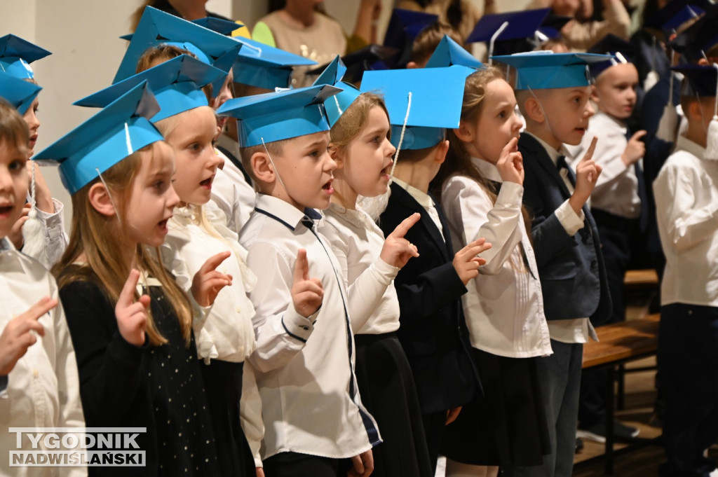 Pasowanie klas pierwszych w SP nr 10 w Tarnobrzegu