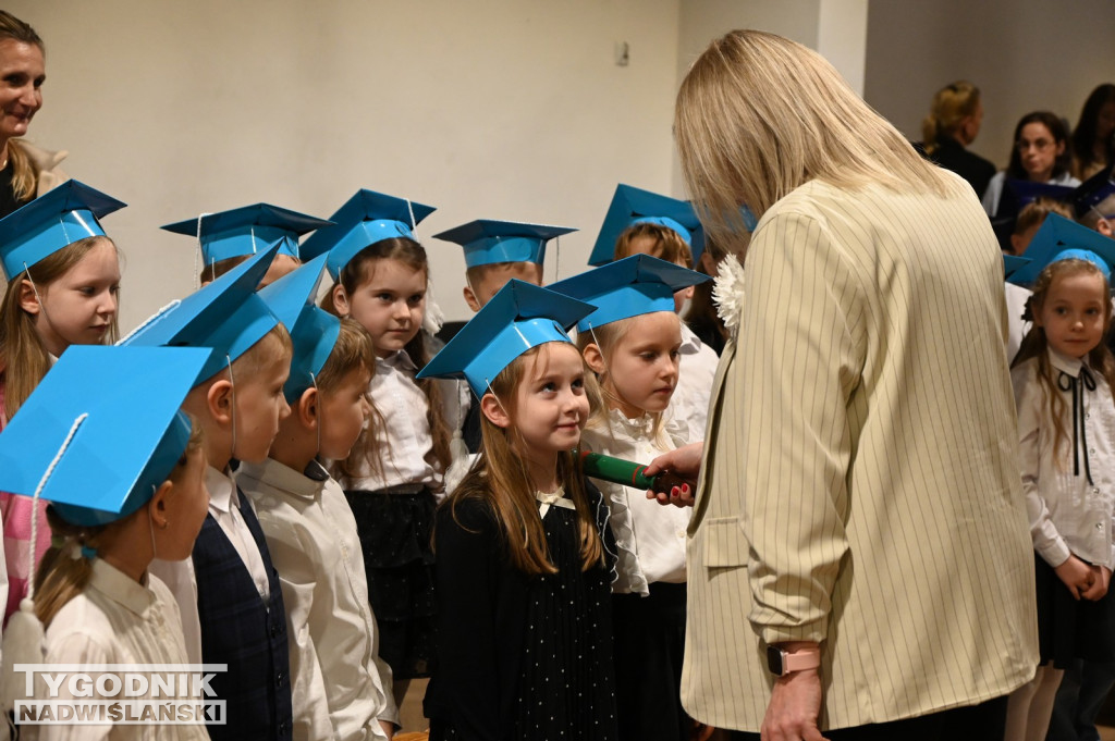Pasowanie klas pierwszych w SP nr 10 w Tarnobrzegu