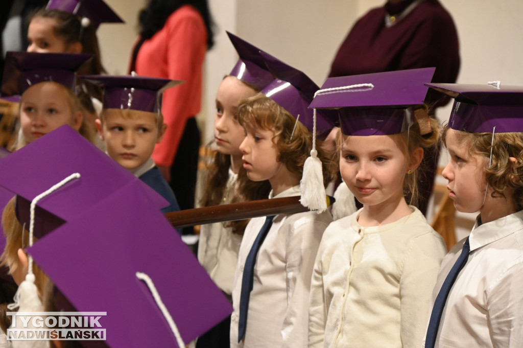 Pasowanie klas pierwszych w SP nr 10 w Tarnobrzegu