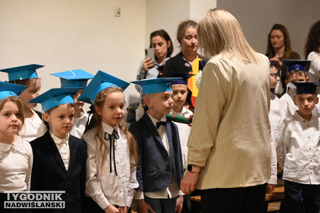 Pasowanie klas pierwszych w SP nr 10 w Tarnobrzegu