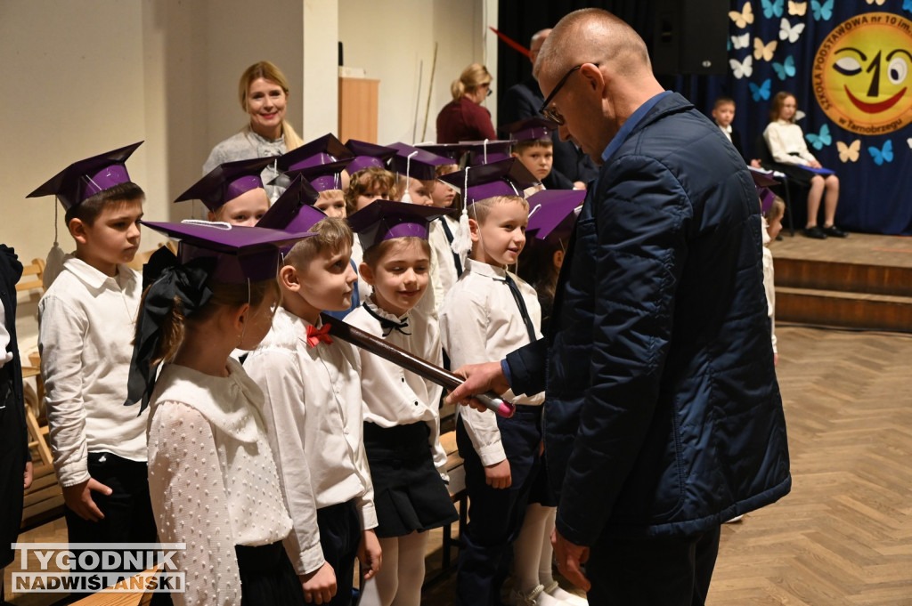 Pasowanie klas pierwszych w SP nr 10 w Tarnobrzegu