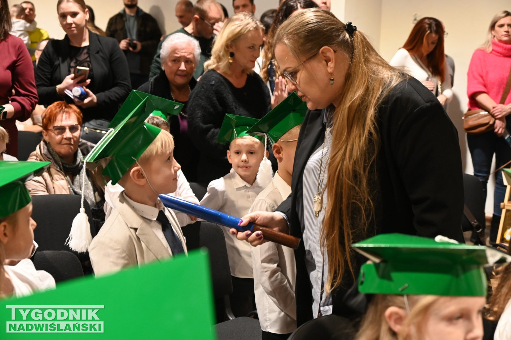 Pasowanie klas pierwszych w SP nr 10 w Tarnobrzegu